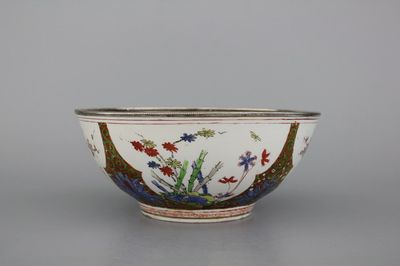 A Samson famille verte chinoiserie bowl with silver rim, 19th C.