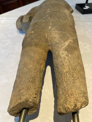 A sandstone torso and a Buddha head, Cambodia, late Khmer period, 13/14th C. — photo 2