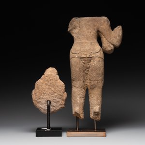 A sandstone torso and a Buddha head, Cambodia, late Khmer period, 13/14th C. — photo 3