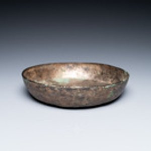 A Sassanian bronze dish, Persia, 7/8th C. — photo 3