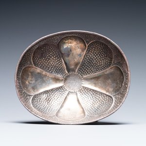 A Sassanian silver 'bird' bowl, Persia, 7/9th C. — 照片 1