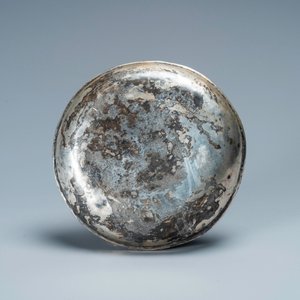 A Sassanian silver 'simurgh' dish, Persia, 6/8th C. — photo 2