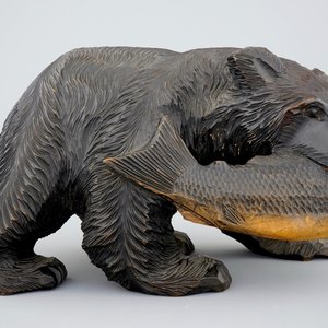 A sculpted and patinated wooden bear, Aino people, Japan, early 20th C. — photo 2