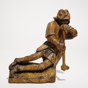 A seated soldier, retable fragment, oak with polychromy, Flanders, 16th C. — photo 2