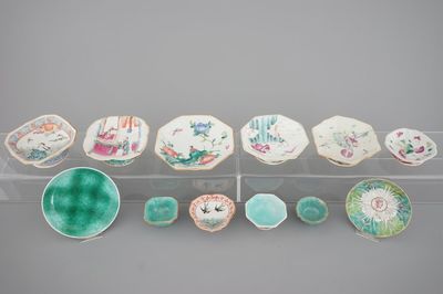 A set of 10 Chinese famille rose porcelain bowls on foot, 2 vases and 2 saucers, 19th C.