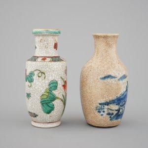 A set of 10 Chinese famille rose porcelain bowls on foot, 2 vases and 2 saucers, 19th C. — photo 6