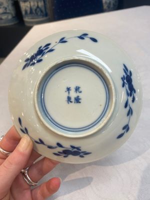 A set of 11 Chinese blue and white 'rabbit hunt' cups and saucers, Qianlong mark, 19th C. — photo 20
