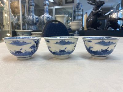 A set of 11 Chinese blue and white 'rabbit hunt' cups and saucers, Qianlong mark, 19th C. — photo 31