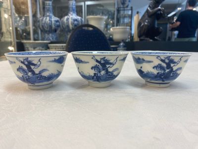 A set of 11 Chinese blue and white 'rabbit hunt' cups and saucers, Qianlong mark, 19th C. — photo 32
