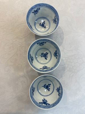 A set of 11 Chinese blue and white 'rabbit hunt' cups and saucers, Qianlong mark, 19th C. — photo 37