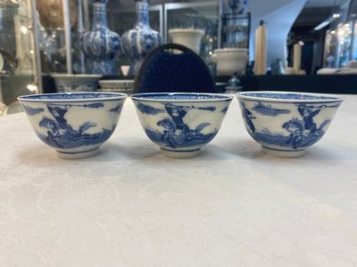 A set of 11 Chinese blue and white 'rabbit hunt' cups and saucers, Qianlong mark, 19th C. — photo 41