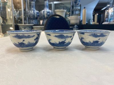 A set of 11 Chinese blue and white 'rabbit hunt' cups and saucers, Qianlong mark, 19th C. — photo 42