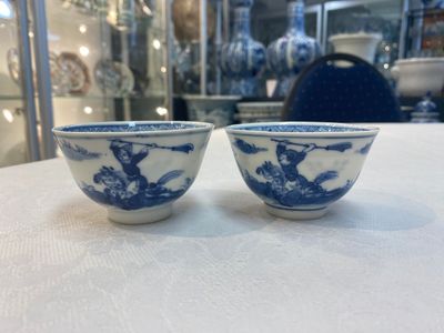 A set of 11 Chinese blue and white 'rabbit hunt' cups and saucers, Qianlong mark, 19th C. — photo 46