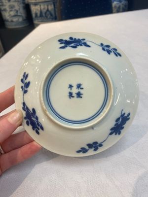 A set of 11 Chinese blue and white 'rabbit hunt' cups and saucers, Qianlong mark, 19th C. — photo 9