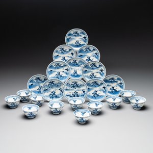 A set of 11 Chinese blue and white 'rabbit hunt' cups and saucers, Qianlong mark, 19th C. — photo 1