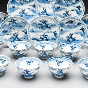 A set of 11 Chinese blue and white 'rabbit hunt' cups and saucers, Qianlong mark, 19th C. — photo 3