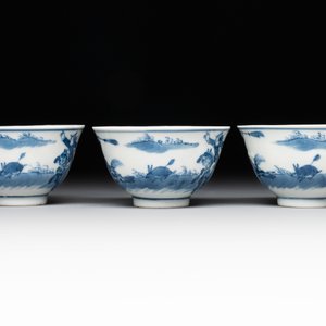 A set of 11 Chinese blue and white 'rabbit hunt' cups and saucers, Qianlong mark, 19th C. — photo 7