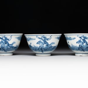 A set of 11 Chinese blue and white 'rabbit hunt' cups and saucers, Qianlong mark, 19th C. — photo 8