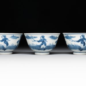 A set of 11 Chinese blue and white 'rabbit hunt' cups and saucers, Qianlong mark, 19th C. — photo 9