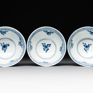 A set of 11 Chinese blue and white 'rabbit hunt' cups and saucers, Qianlong mark, 19th C. — photo 10