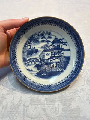 A set of 12 Chinese blue and white 'Landscape' bowls and saucers, Qianlong/Jiaqing — foto 11