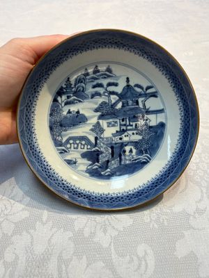 A set of 12 Chinese blue and white 'Landscape' bowls and saucers, Qianlong/Jiaqing — foto 15
