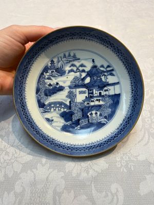 A set of 12 Chinese blue and white 'Landscape' bowls and saucers, Qianlong/Jiaqing — foto 21