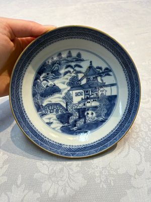 A set of 12 Chinese blue and white 'Landscape' bowls and saucers, Qianlong/Jiaqing — foto 23