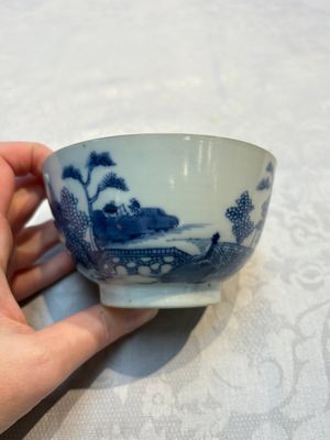 A set of 12 Chinese blue and white 'Landscape' bowls and saucers, Qianlong/Jiaqing — foto 26