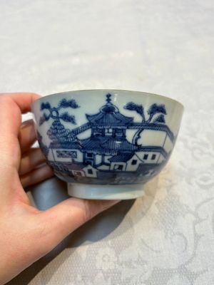 A set of 12 Chinese blue and white 'Landscape' bowls and saucers, Qianlong/Jiaqing — foto 27