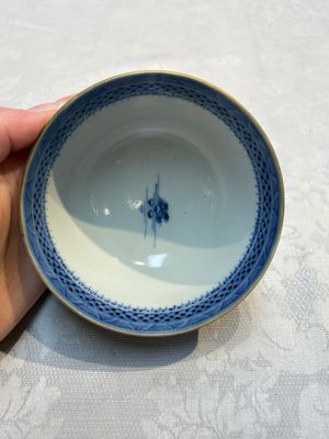 A set of 12 Chinese blue and white 'Landscape' bowls and saucers, Qianlong/Jiaqing — foto 29