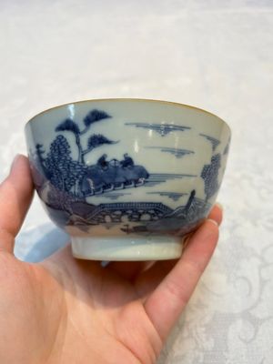 A set of 12 Chinese blue and white 'Landscape' bowls and saucers, Qianlong/Jiaqing — foto 32