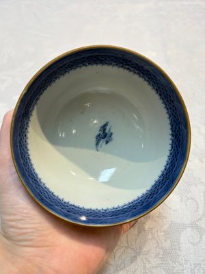 A set of 12 Chinese blue and white 'Landscape' bowls and saucers, Qianlong/Jiaqing — foto 35