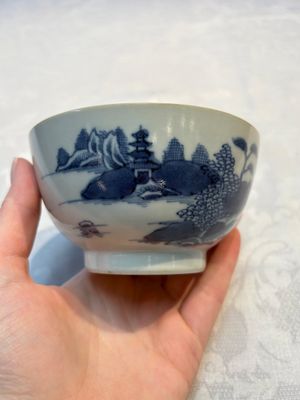 A set of 12 Chinese blue and white 'Landscape' bowls and saucers, Qianlong/Jiaqing — foto 37