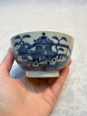 A set of 12 Chinese blue and white 'Landscape' bowls and saucers, Qianlong/Jiaqing — foto 39
