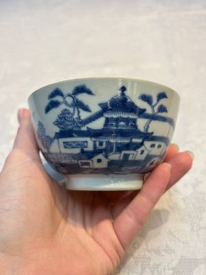 A set of 12 Chinese blue and white 'Landscape' bowls and saucers, Qianlong/Jiaqing — foto 45