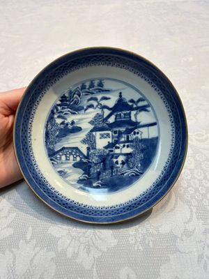 A set of 12 Chinese blue and white 'Landscape' bowls and saucers, Qianlong/Jiaqing — foto 5