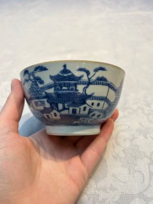 A set of 12 Chinese blue and white 'Landscape' bowls and saucers, Qianlong/Jiaqing — foto 51