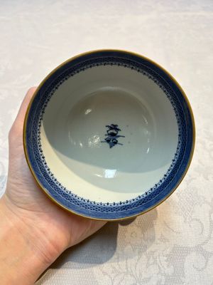 A set of 12 Chinese blue and white 'Landscape' bowls and saucers, Qianlong/Jiaqing — foto 53