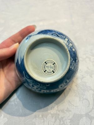 A set of 12 Chinese blue and white 'Landscape' bowls and saucers, Qianlong/Jiaqing — foto 54