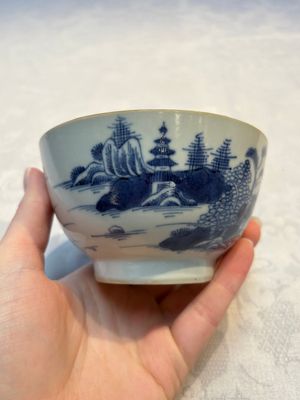 A set of 12 Chinese blue and white 'Landscape' bowls and saucers, Qianlong/Jiaqing — foto 55