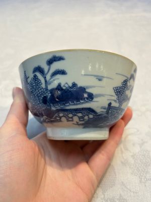 A set of 12 Chinese blue and white 'Landscape' bowls and saucers, Qianlong/Jiaqing — foto 56