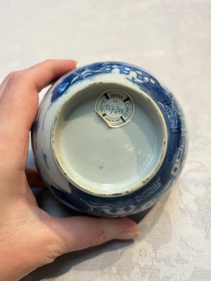 A set of 12 Chinese blue and white 'Landscape' bowls and saucers, Qianlong/Jiaqing — foto 60
