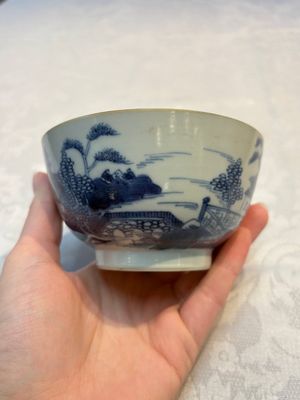 A set of 12 Chinese blue and white 'Landscape' bowls and saucers, Qianlong/Jiaqing — foto 62