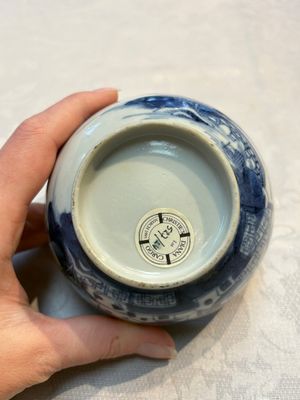 A set of 12 Chinese blue and white 'Landscape' bowls and saucers, Qianlong/Jiaqing — foto 66