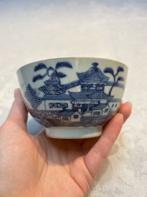 A set of 12 Chinese blue and white 'Landscape' bowls and saucers, Qianlong/Jiaqing — foto 69