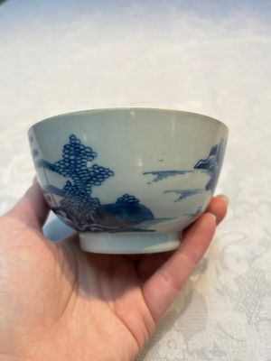 A set of 12 Chinese blue and white 'Landscape' bowls and saucers, Qianlong/Jiaqing — foto 70
