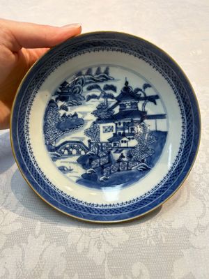 A set of 12 Chinese blue and white 'Landscape' bowls and saucers, Qianlong/Jiaqing — foto 7