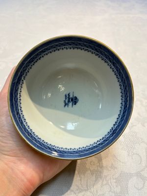 A set of 12 Chinese blue and white 'Landscape' bowls and saucers, Qianlong/Jiaqing — foto 71