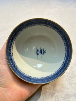 A set of 12 Chinese blue and white 'Landscape' bowls and saucers, Qianlong/Jiaqing — foto 77